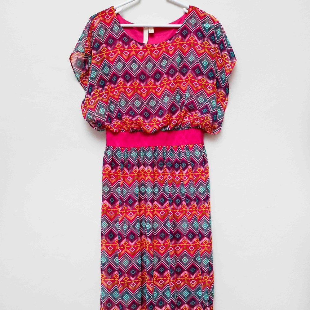 NWOT pink geometric maxi dress in size M